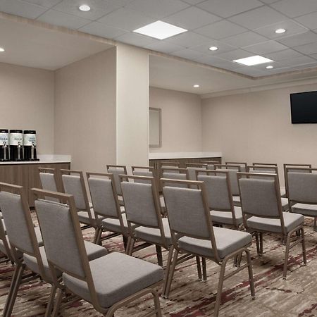 Hilton Garden Inn Philadelphia-Fort Washington Exterior photo