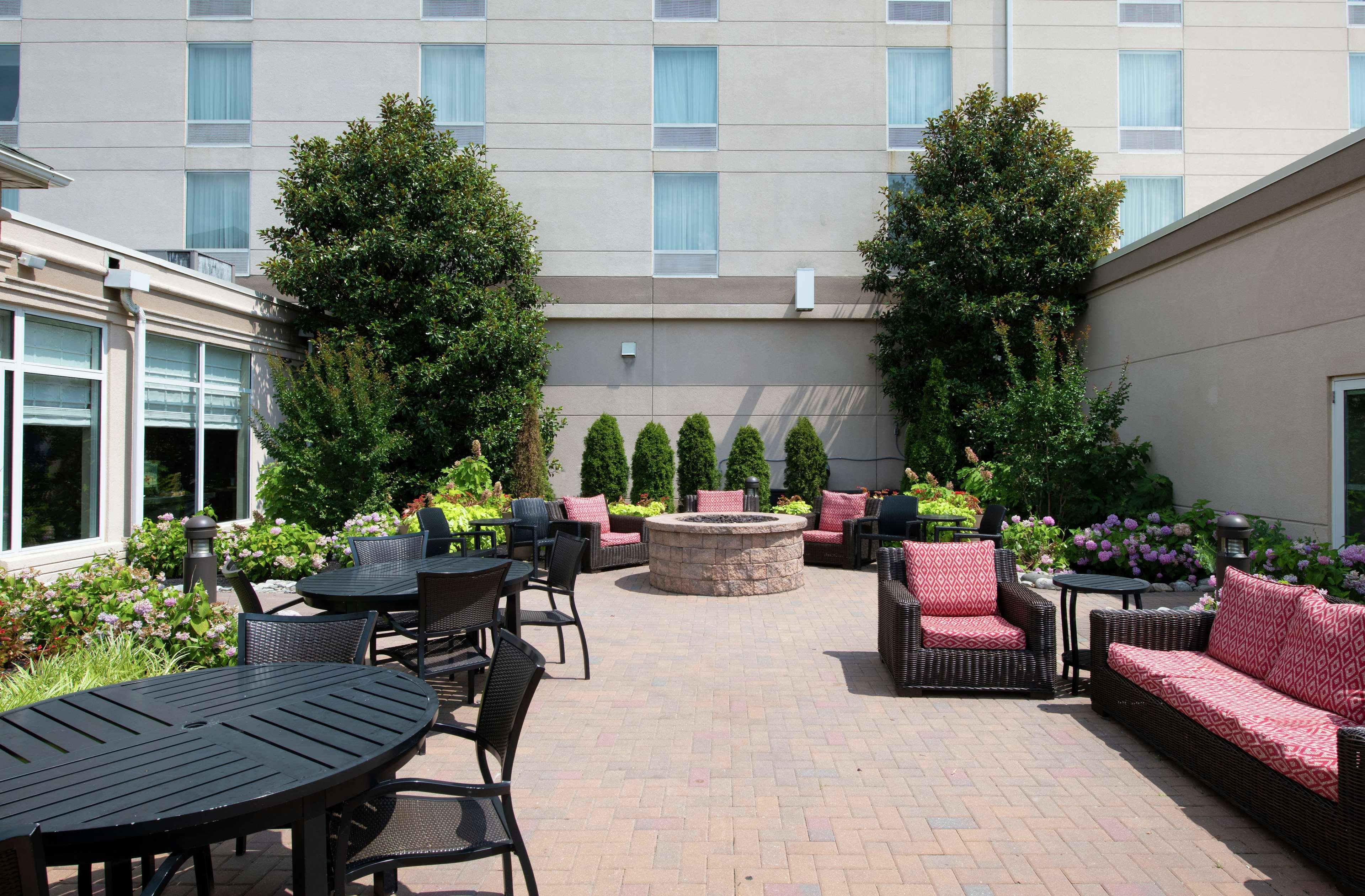 Hilton Garden Inn Philadelphia-Fort Washington Exterior photo
