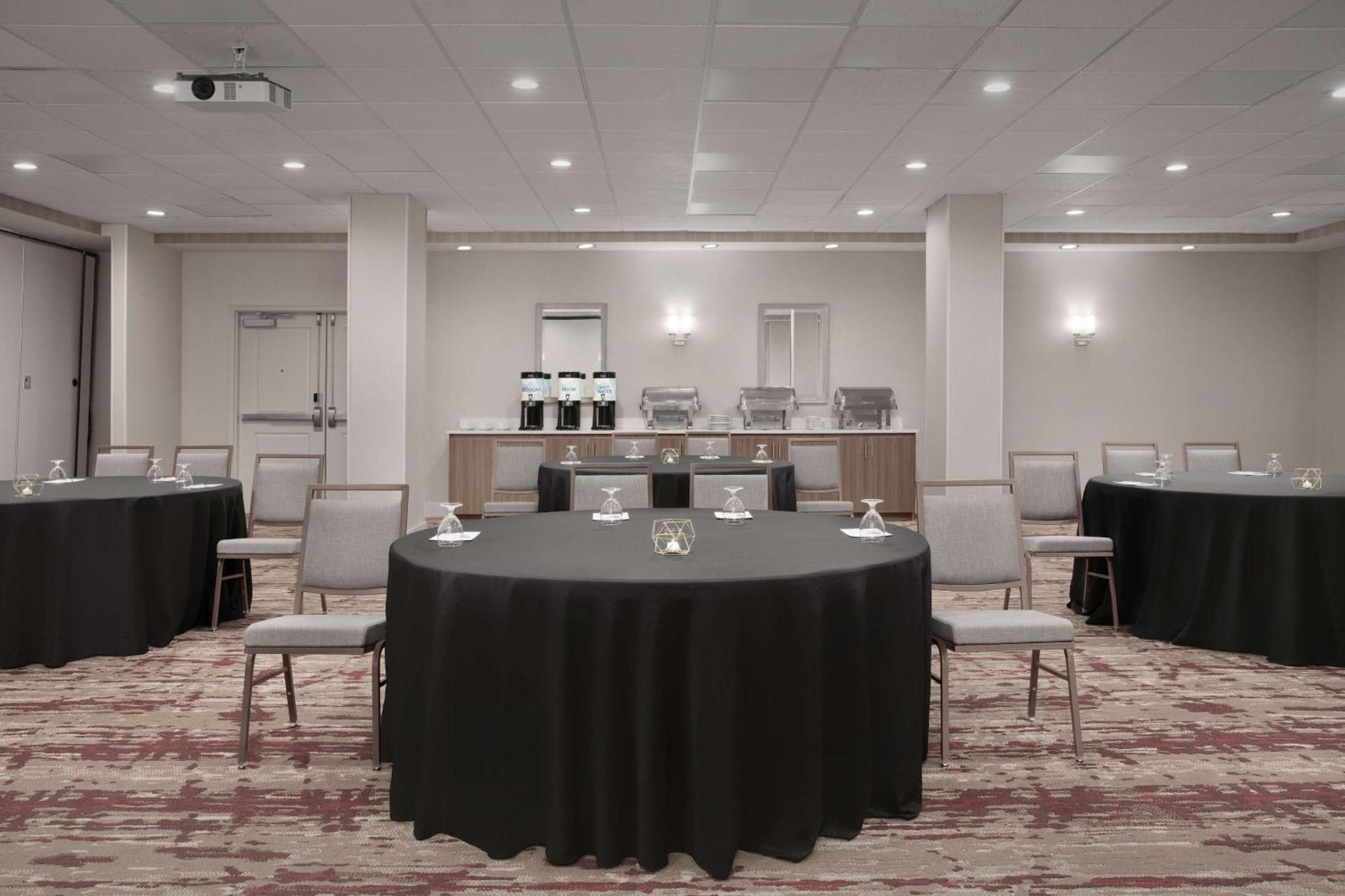 Hilton Garden Inn Philadelphia-Fort Washington Exterior photo