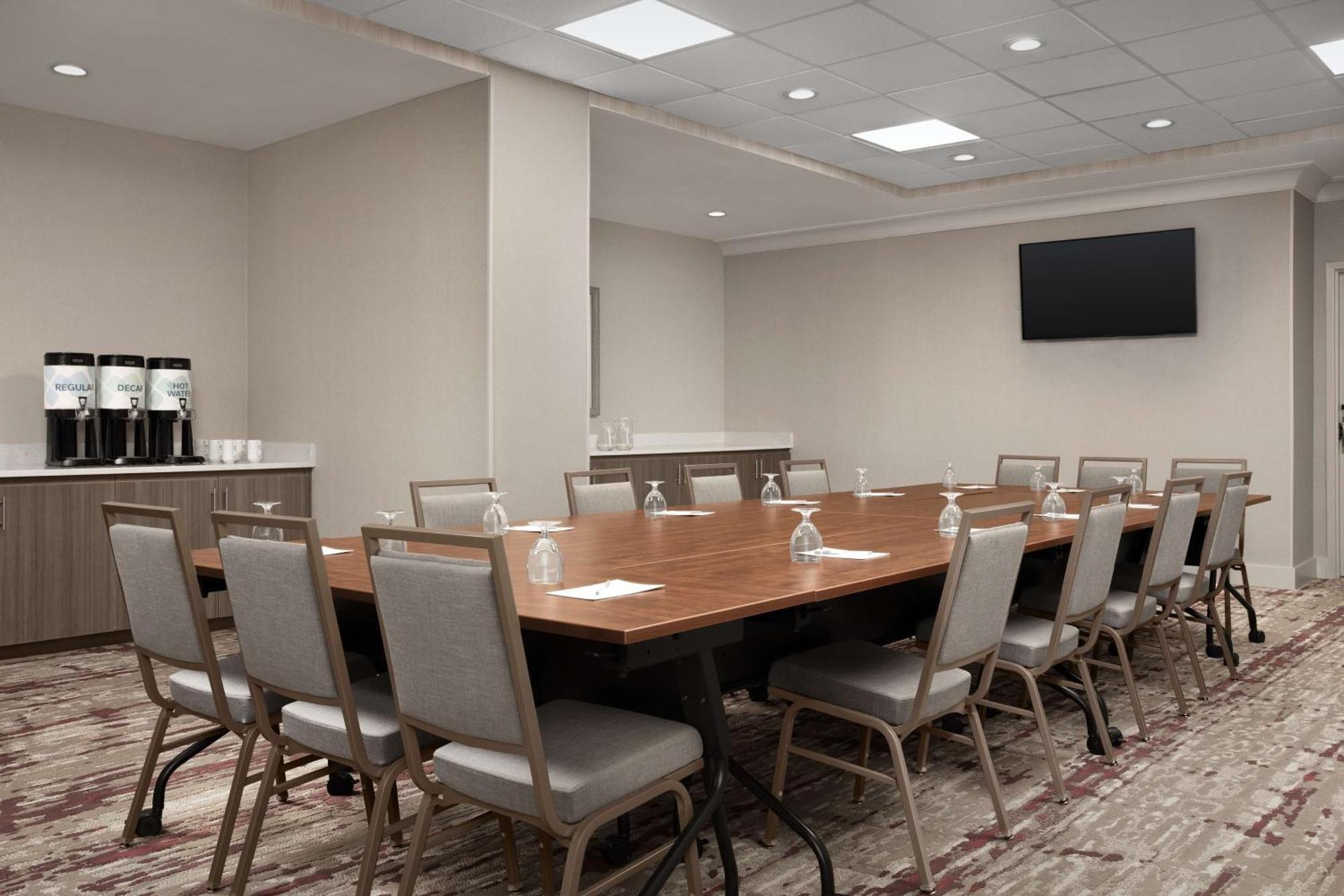 Hilton Garden Inn Philadelphia-Fort Washington Exterior photo
