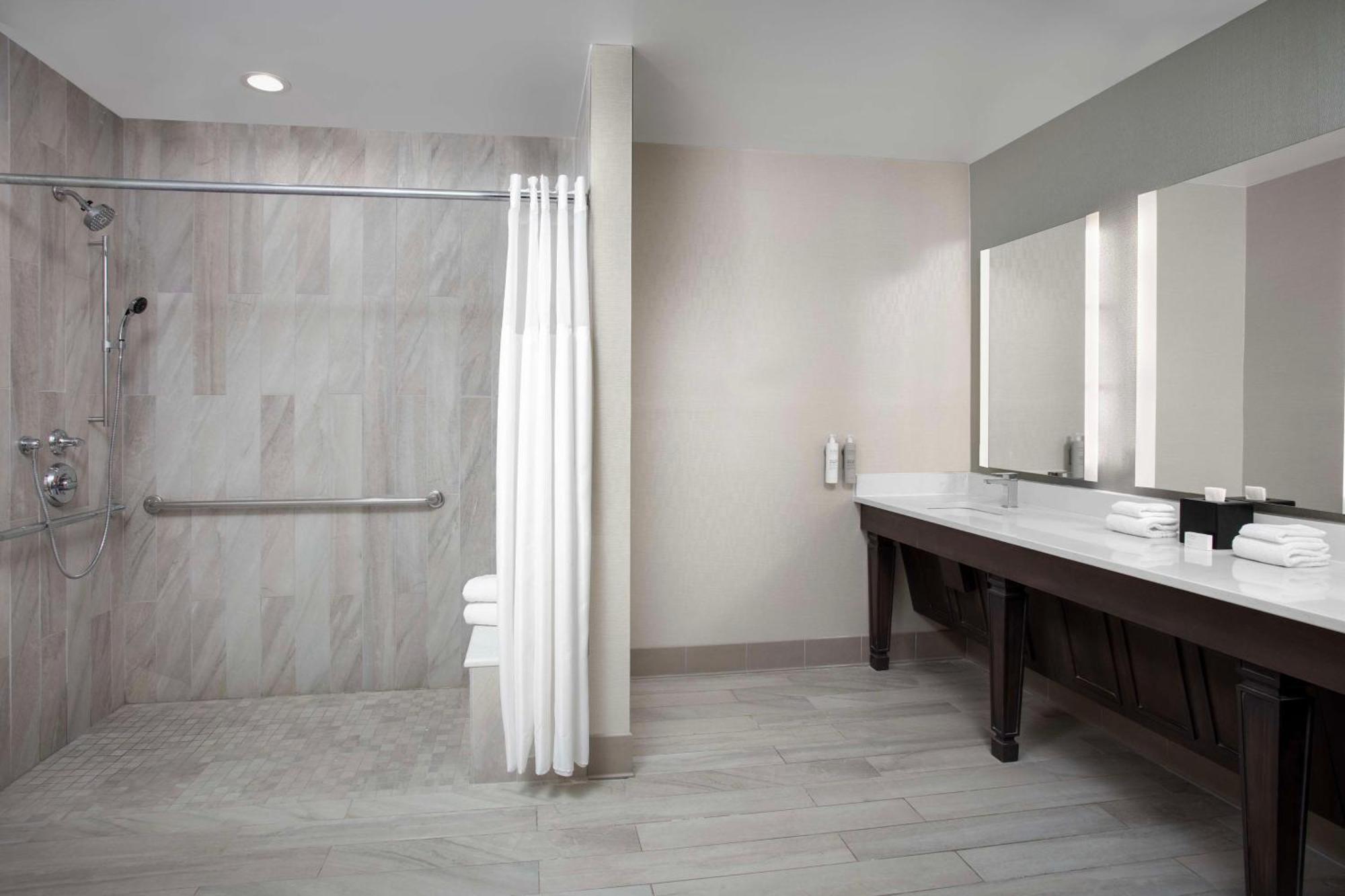 Hilton Garden Inn Philadelphia-Fort Washington Exterior photo