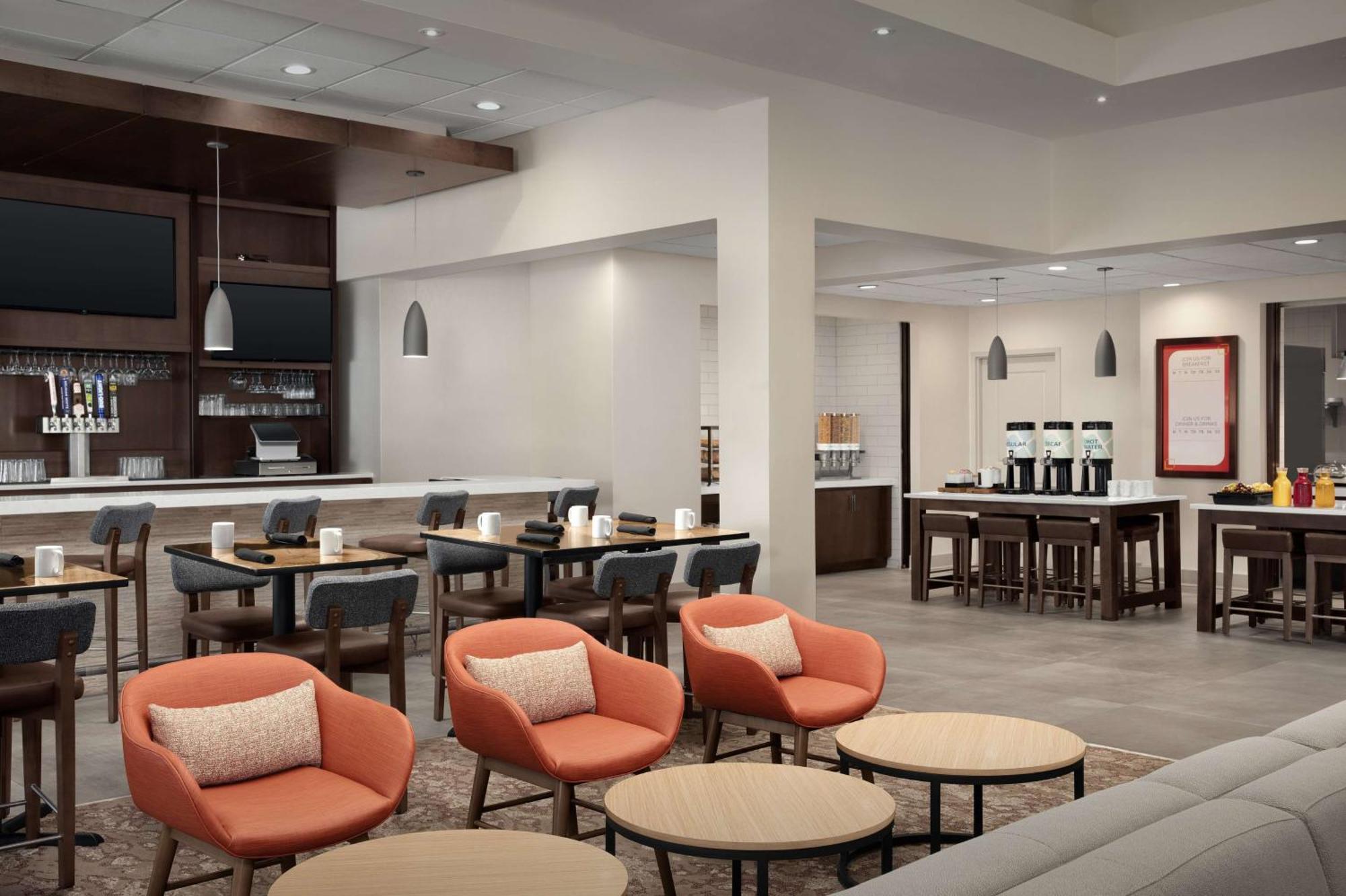 Hilton Garden Inn Philadelphia-Fort Washington Exterior photo