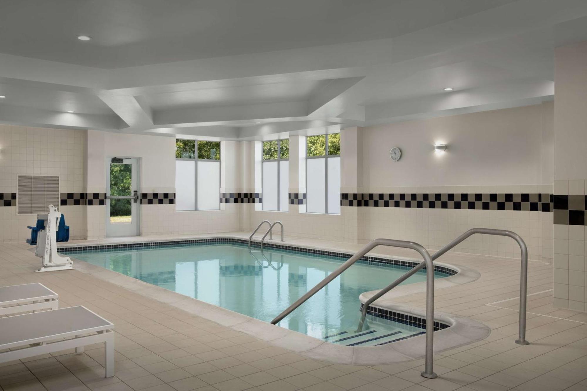 Hilton Garden Inn Philadelphia-Fort Washington Exterior photo